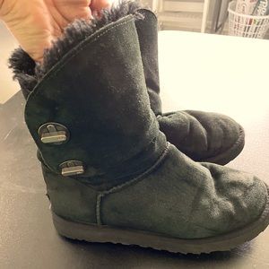 UGG Women’s Classic Short Turnlock Boots